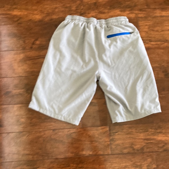 Grey Eddie bauers shorts - Picture 3 of 4